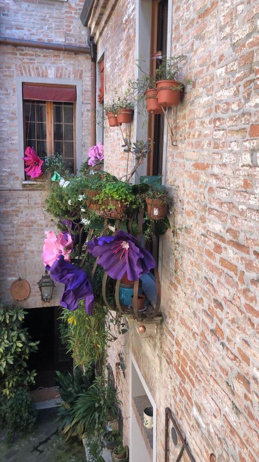 L'Ape Regina Apartment Ferrara Bagian luar foto