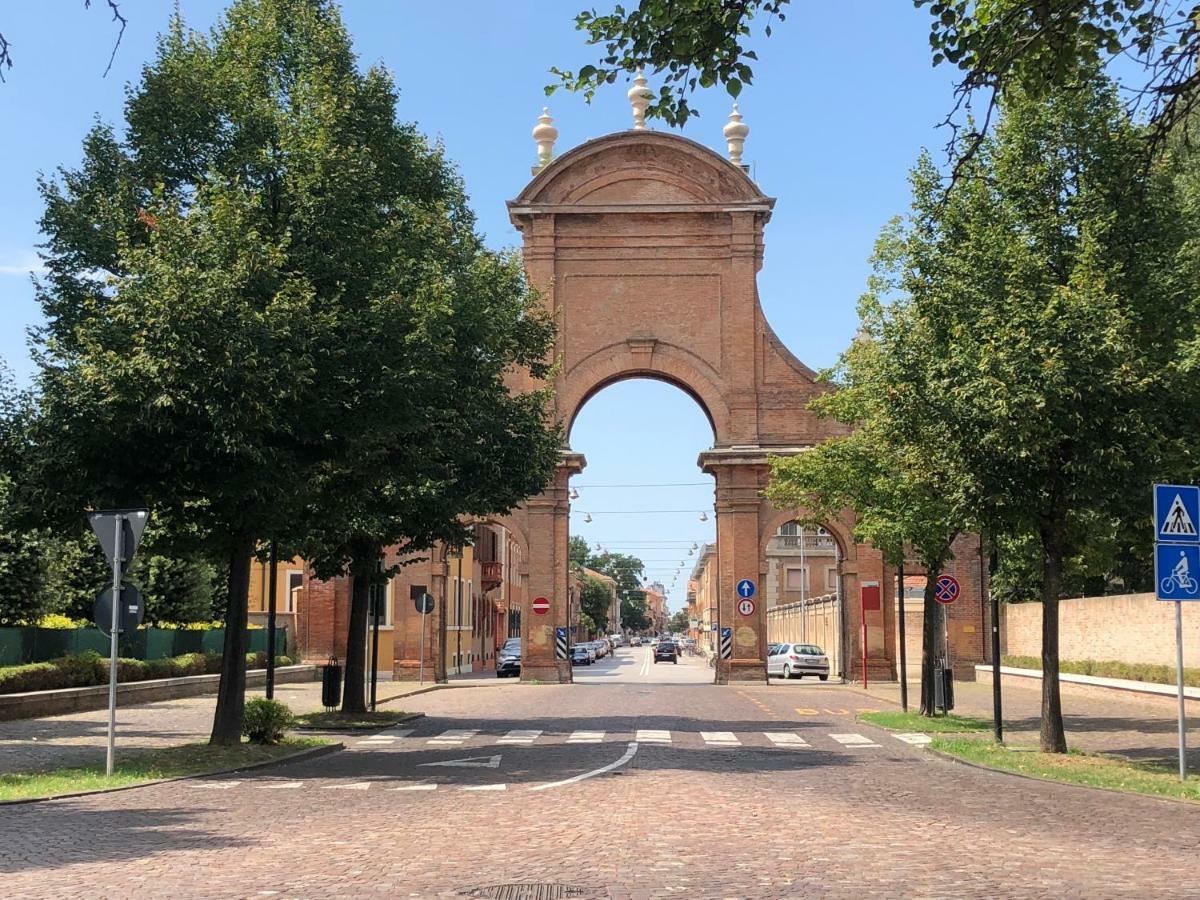 L'Ape Regina Apartment Ferrara Bagian luar foto